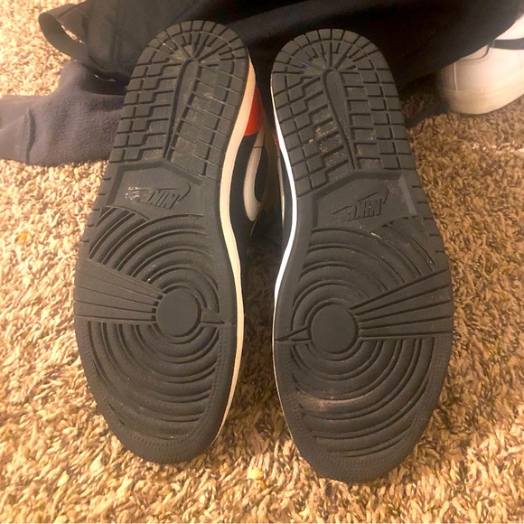 Nike 1’s excellent condition size men’s 8.5 black, yellow, and red in color - Picture 4 of 4